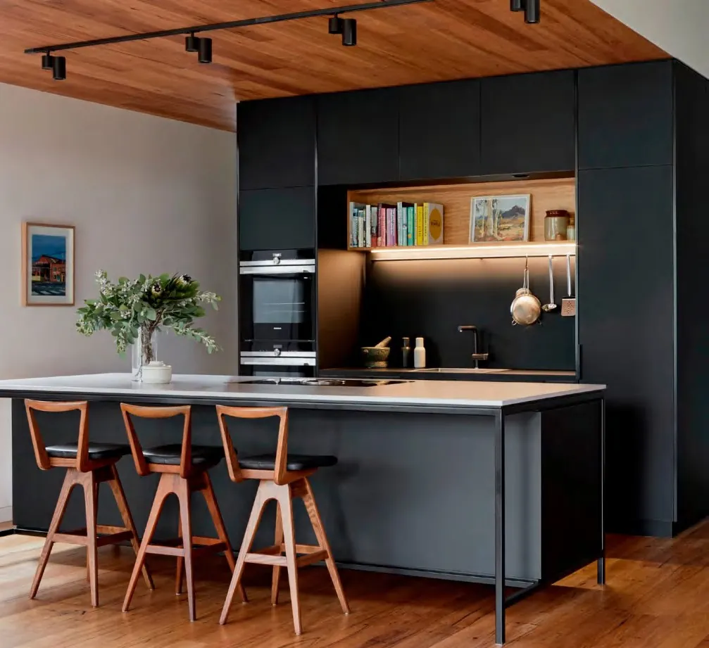 Interior con materiales de construcción y acabados